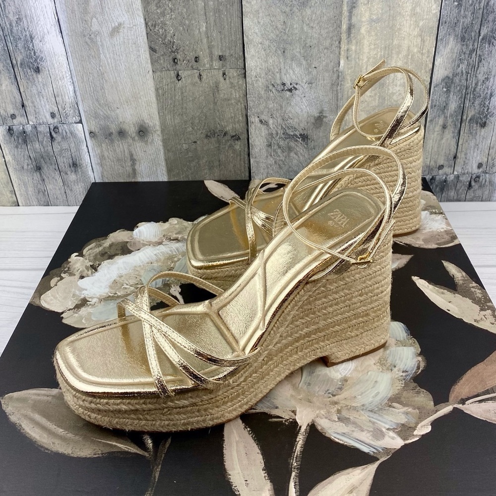 ZARA Gold Metallic Wedge Strappy Sandals in Gold Size 10. - Picture 2 of 9